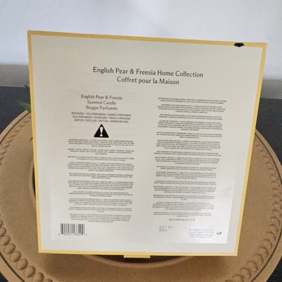 Jo Malone Lone English Pear and Freesia Home Collection - Picture 3 of 3